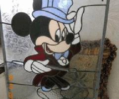 Mickey Mouse manchar vidrio
