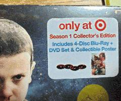 NOVEDAD EN PAQUETE: STRANGER THINGS COLLECTORS EDITION BLUE RAY + DVD + POSTER set