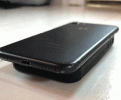 Negro iPhone 7 128G-95% Batería desbloqueada-Arañazos en la pantalla