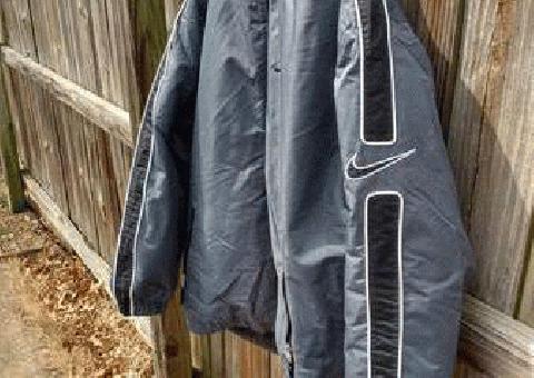 Chaqueta con capucha para hombre Nike, Talla XL, Gris w / Negro, Orig New $80, USADO