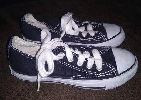 Zapatos Airwalk para niños talla 13 en blanco y Negro en muy buenas condiciones ($5)