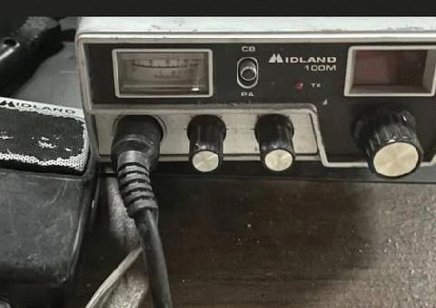Vintage Midland 100M Handheld 40 Channel CB Radio Transceptor