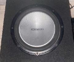 Amplificador Kenwood de 12 pulgadas en caja