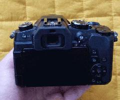 Cámara Panasonic G85 4K con accesorios de película