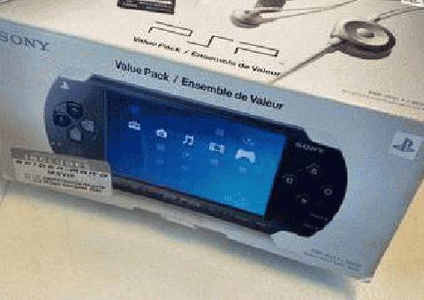  Sistema de juego portátil PSP con estuche y 3 juegos