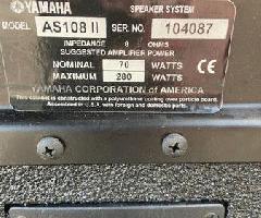 Par de Altavoces Yamaha AS108II Excelente Condición