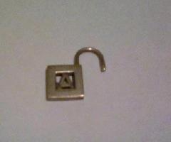 Tiffany Co. Lock Charm A . Plata de Ley 925
