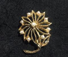 Flor Chapada En Oro Con Perlas de Imitación Broche Pin