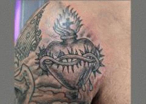 artista del tatuaje con licencia que busca trueque por sus bienes no deseados