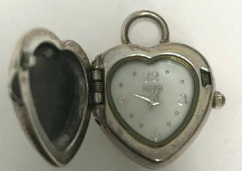 Ecilissi Plateado Corazón Colgante Reloj 26-906