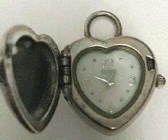 Ecilissi Plateado Corazón Colgante Reloj 26-906
