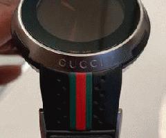 Reloj Digital con Correa de Caucho de Acero Inoxidable Gucci