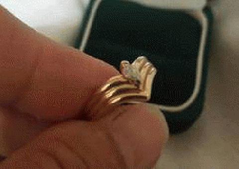 Hermoso anillo de diamantes