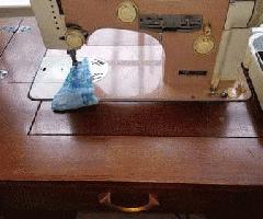 Máquina de coser Necchi Julia Supernova con armario
