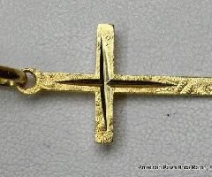 Colgante Cruzado de oro amarillo de 18 Quilates de 28,5 mm por 16,5 mm