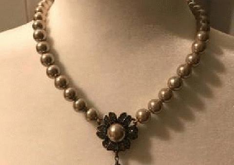 Collar Heidi Daus faux pearl daisy-PLUMÍN