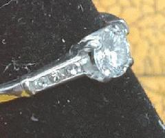 Anillo de compromiso de diamantes de talla redonda y oro blanco de 14K - .33 ct, total o