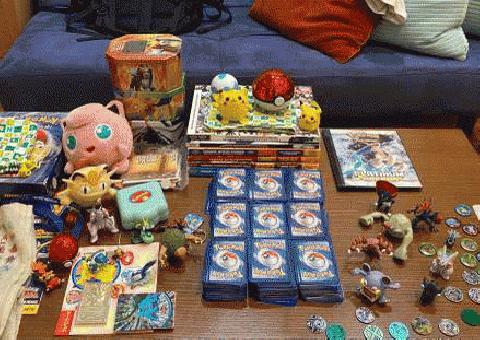 Pokemon ENORME Lote (900 + Cartas Raras, Coleccionables, Manuales de Juego, etc!++)
