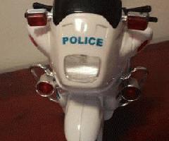 Motocicleta de policía con Policía, Se mueve y hace sonidos